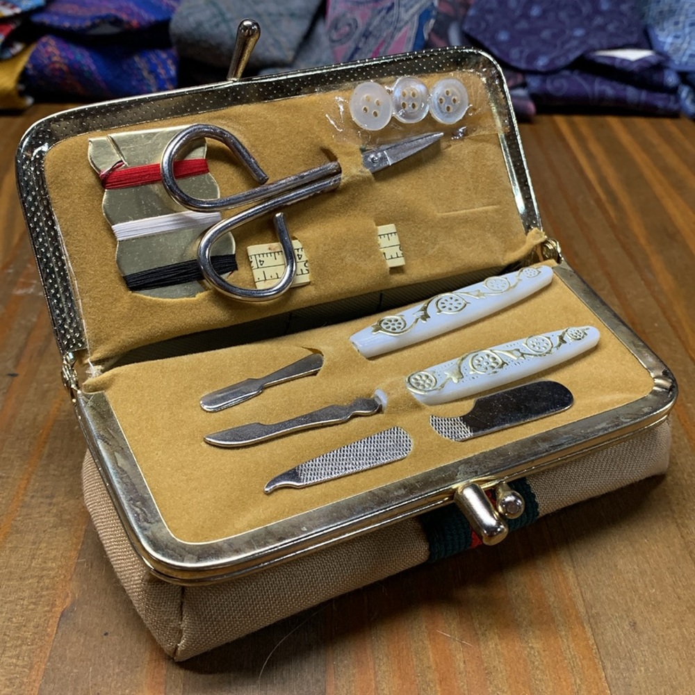 New Antique Toiletries Case with Clamshell Clasp